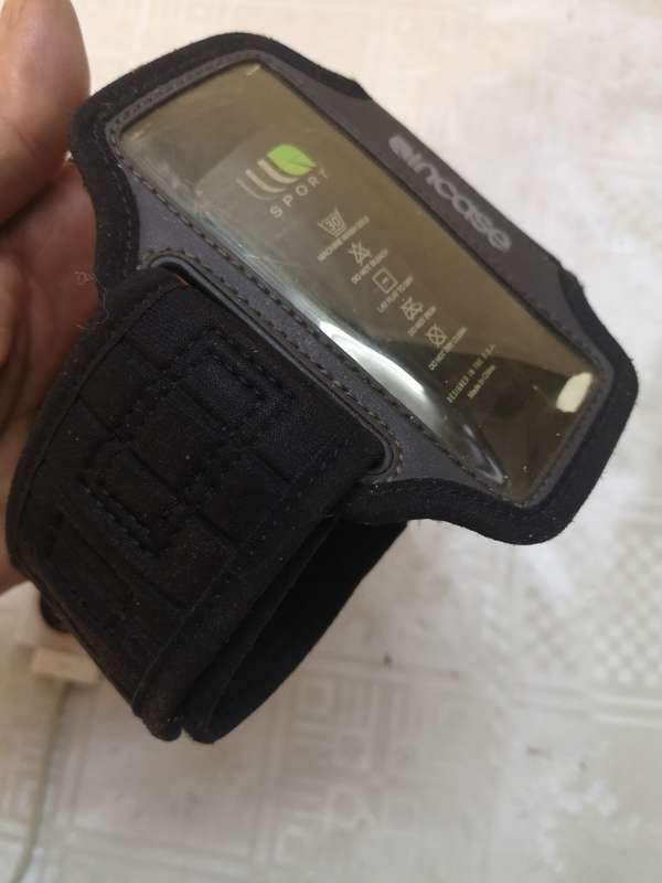 Apple Nano 5th Generation Ipod With a Incase Sports Arm Band - 100% Working