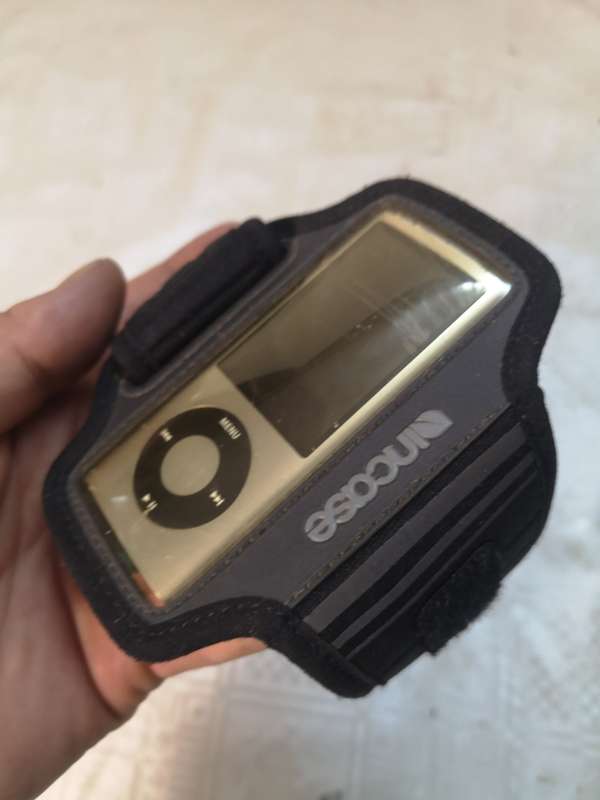 Apple Nano 5th Generation Ipod With a Incase Sports Arm Band - 100% Working