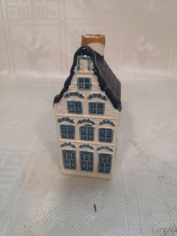 Vintage Blue Delft`s Made for KLM by Henkes Distilleries Mini Liquor Bottle No 17