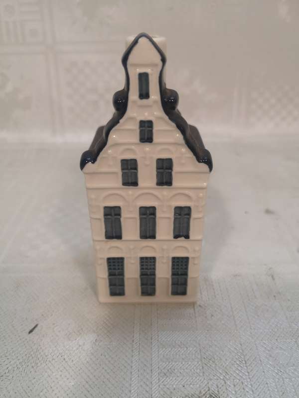 Vintage Blue Delft`s Made for KLM by Bols Royal Distilleries Mini Liquor Bottle No 25