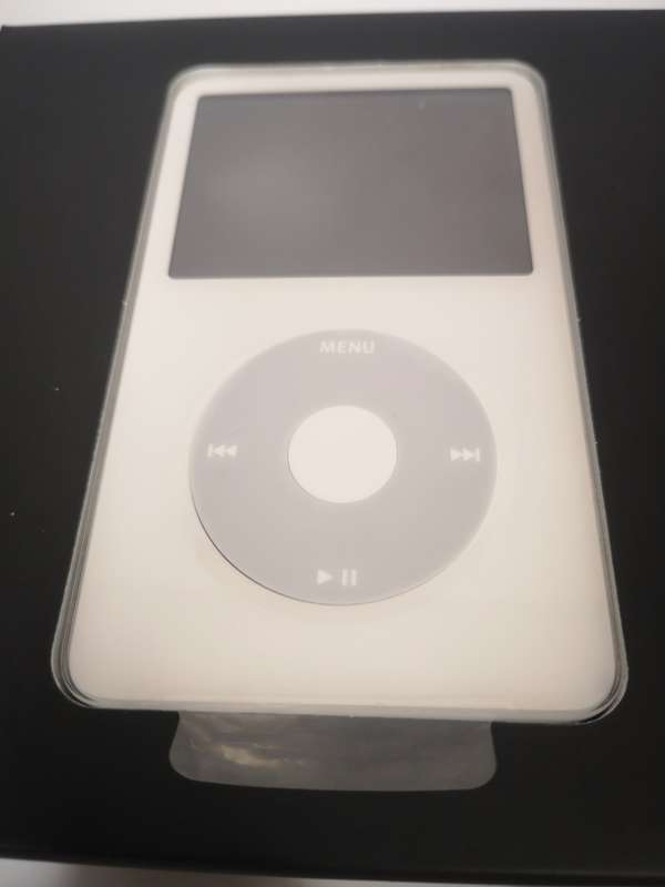 IPOD CLASSIC 60GB 100% COMPLETE LIKE NEW IN BOX