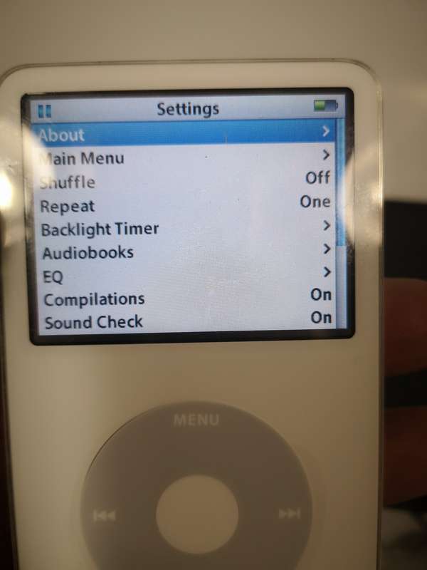 IPOD CLASSIC 60GB 100% COMPLETE LIKE NEW IN BOX