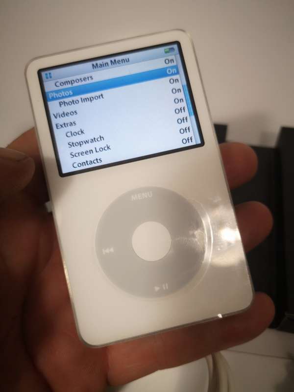 IPOD CLASSIC 60GB 100% COMPLETE LIKE NEW IN BOX