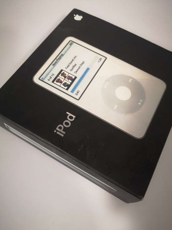 IPOD CLASSIC 60GB 100% COMPLETE LIKE NEW IN BOX