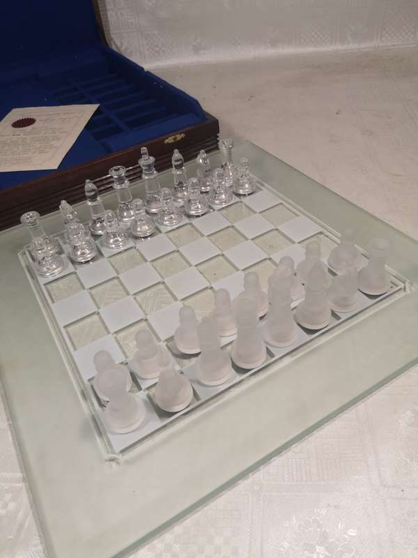 3 X BRITISH CHAMPION JOHN HODGSON MILLENNIUM CHESS SET NO 1879 OF 2000
