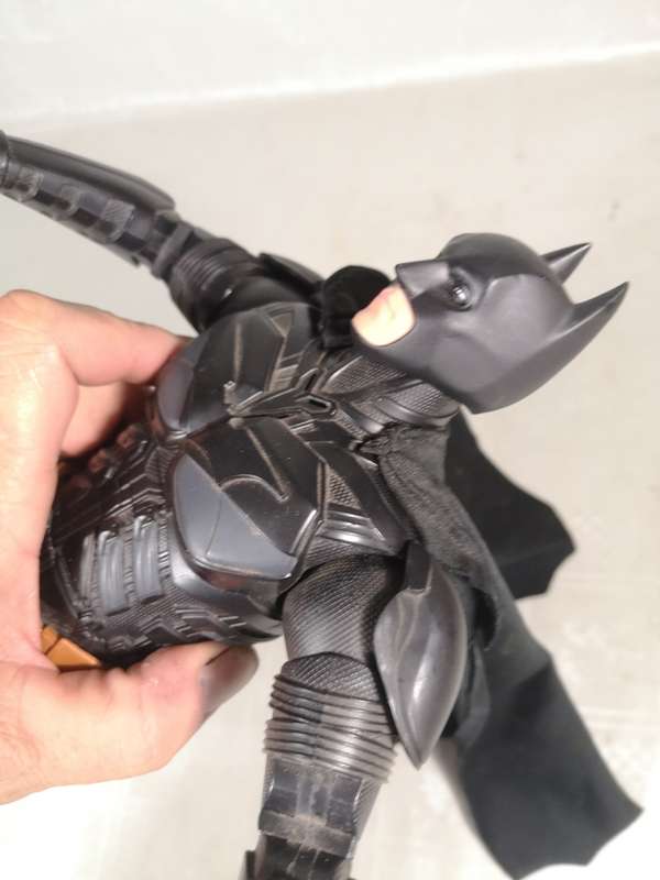 VERY LARGE BATTERY OPERATED BATMAN DARK KNIGHT ACTION FIGURE (TESTED WORKING TALKS & MOVES)