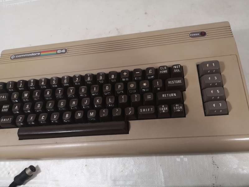 Super Collectable!! Commodore 64 computer, Power Supply, Original Cartridge & Gaming Tapes (Working)