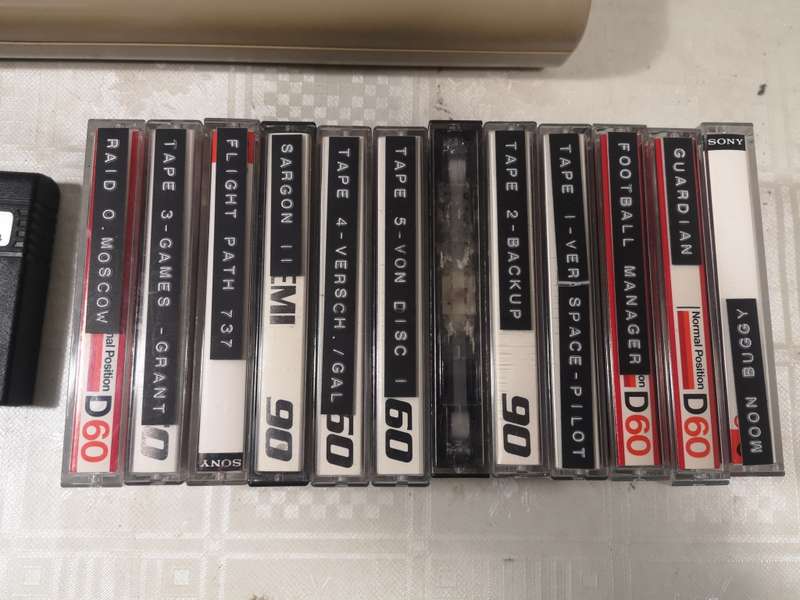 Super Collectable!! Commodore 64 computer, Power Supply, Original Cartridge & Gaming Tapes (Working)