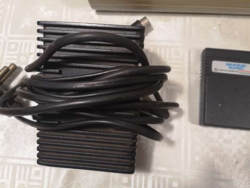 Super Collectable!! Commodore 64 computer, Power Supply, Original Cartridge & Gaming Tapes (Working)