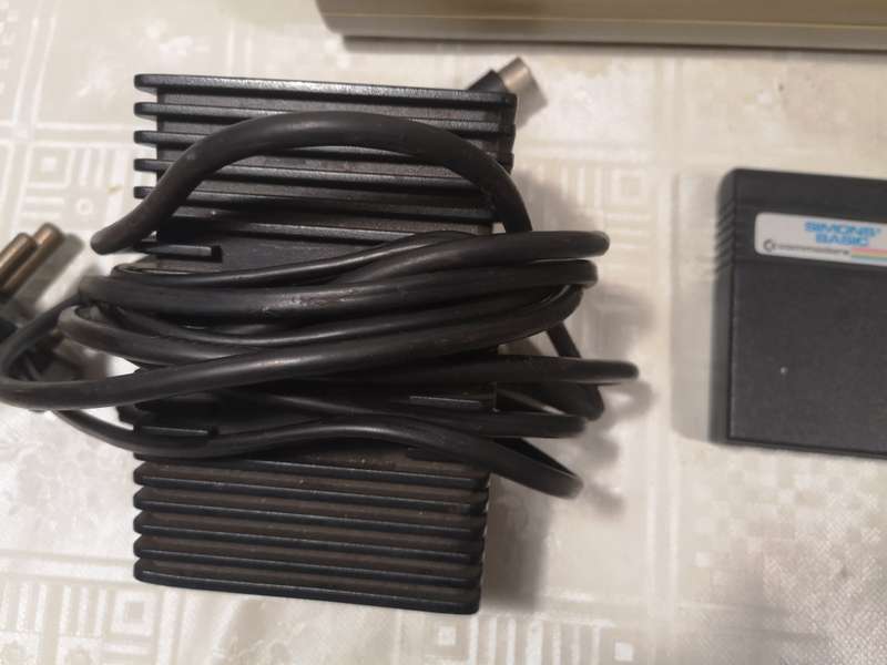 Super Collectable!! Commodore 64 computer, Power Supply, Original Cartridge & Gaming Tapes (Working)