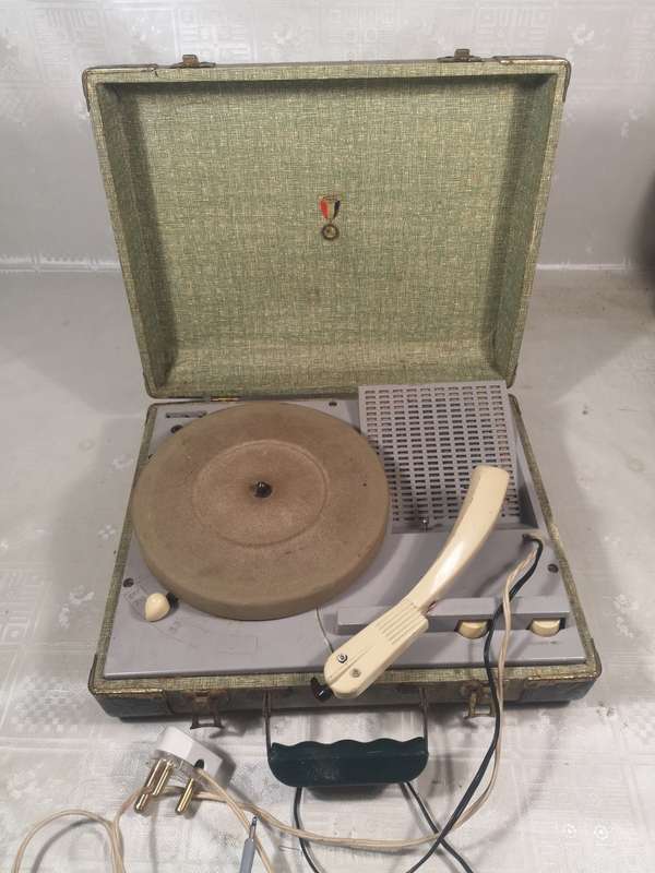 Vintage Sonic Capri 333 Record Player in a Beautiful Case - Working