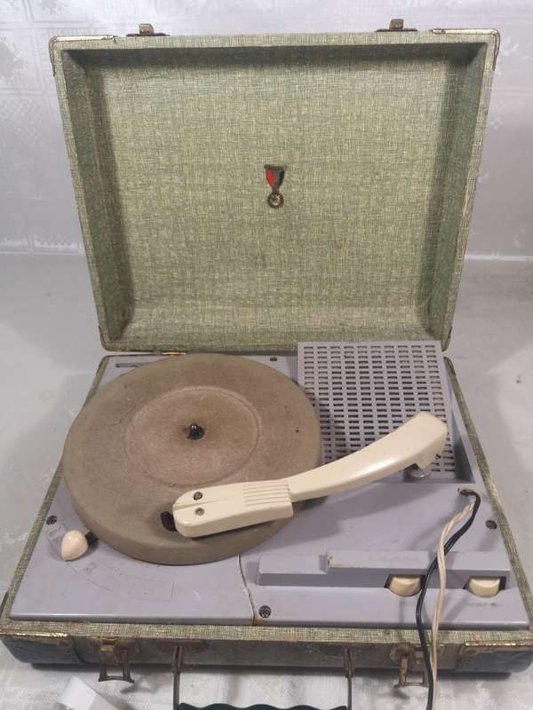 Vintage Sonic Capri 333 Record Player in a Beautiful Case - Working