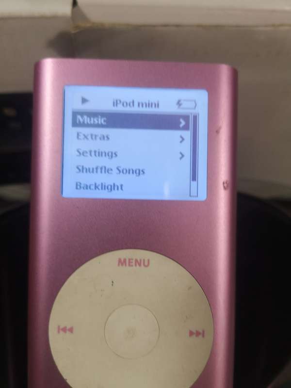 VINTAGE APPLE IPOD 4GB WITH A JBL DOCKING STATION - WORKS