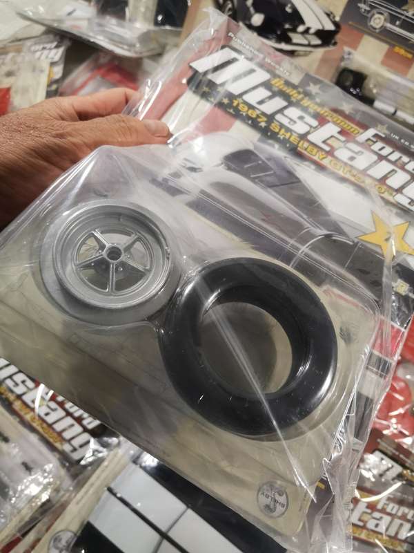 Deagostini Collectibles Build the Massive 1:6 Scale GT500 Mustang