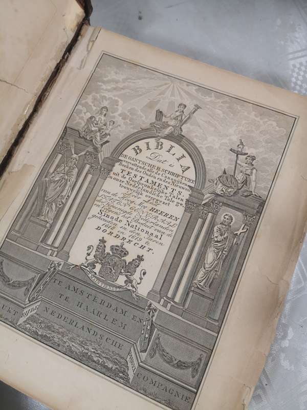MAGNIFICENT 200 YEAR OLD STATEN-GENERAAL BIJBEL