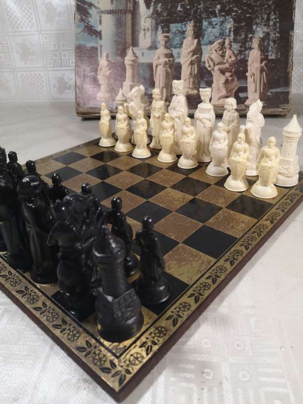 RENAISSANCE Chess Set VINTAGE 1959 Complete, 4` King, Felted Lowe, w/box