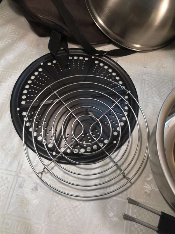 COMPLETE COBB PORTABLE CHARCOAL GRILL 300MM - VERY GOOD CONDITION