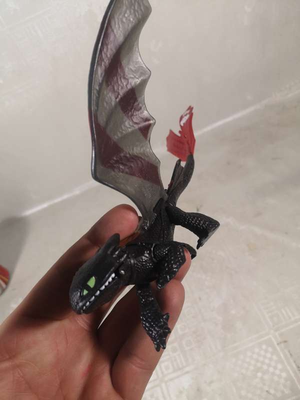 SPIN MASTER--HOW TO TRAIN DRAGON--TOOTHLESS NIGHT FURY FIGURE (VARIANT)