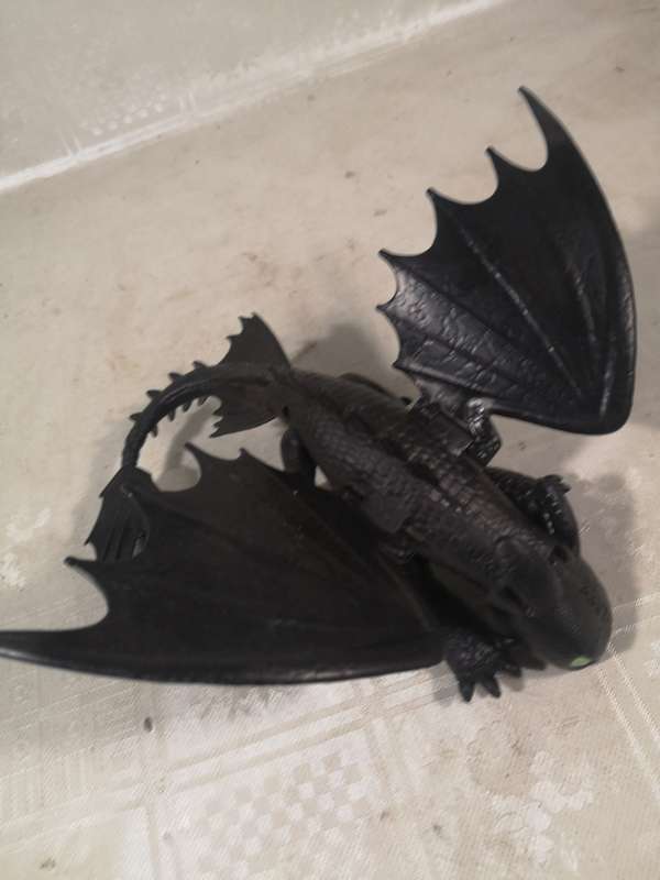 How to Train Your Dragon Toy- Toothless Dragon Figure