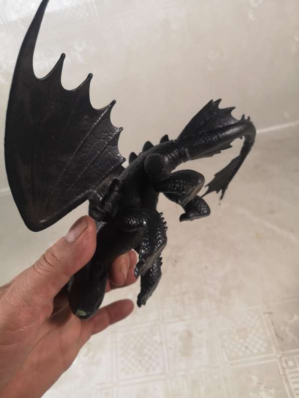 How to Train Your Dragon Toy- Toothless Dragon Figure
