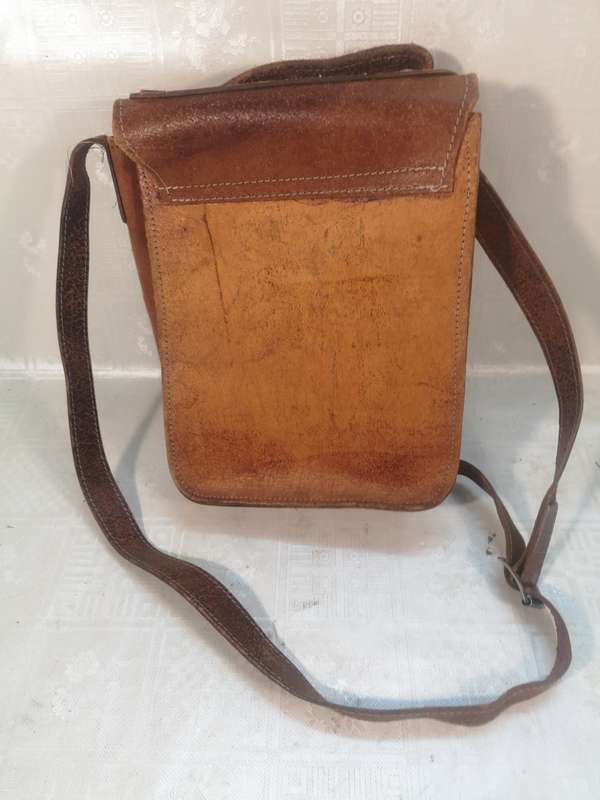 Vintage 1930s 30s brown heavy gauge leather messenger shoulder bag satchel hand stitched