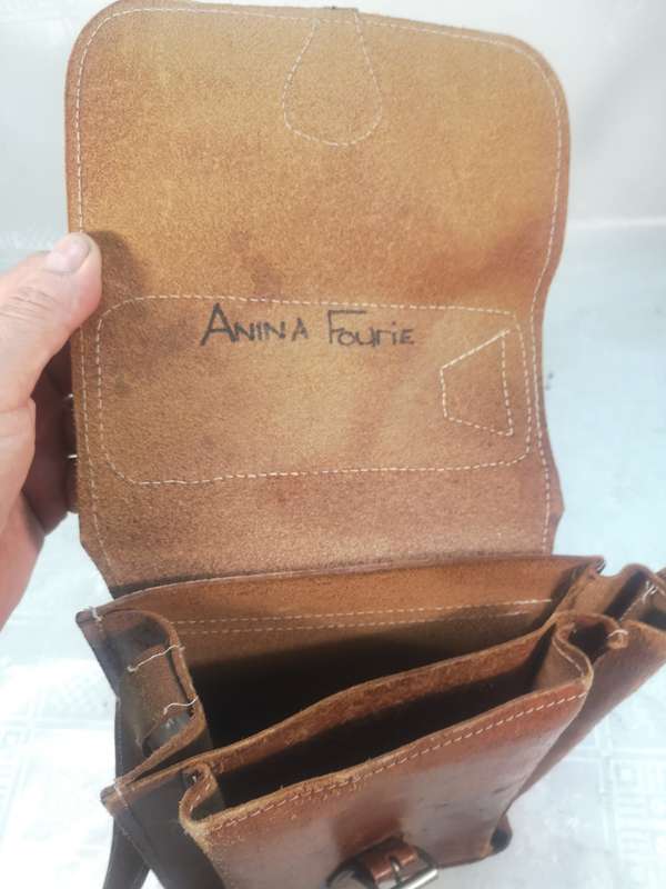 Vintage 1930s 30s brown heavy gauge leather messenger shoulder bag satchel hand stitched