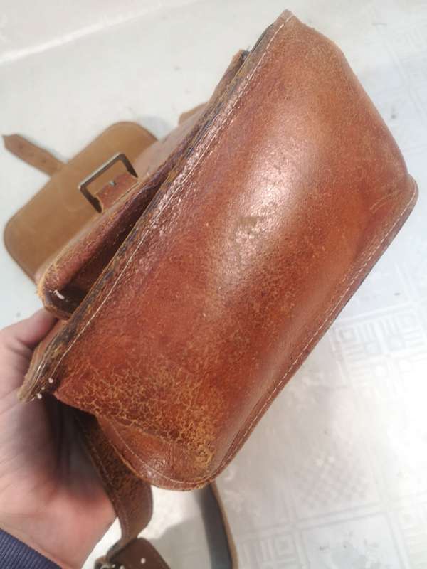 Vintage 1930s 30s brown heavy gauge leather messenger shoulder bag satchel hand stitched