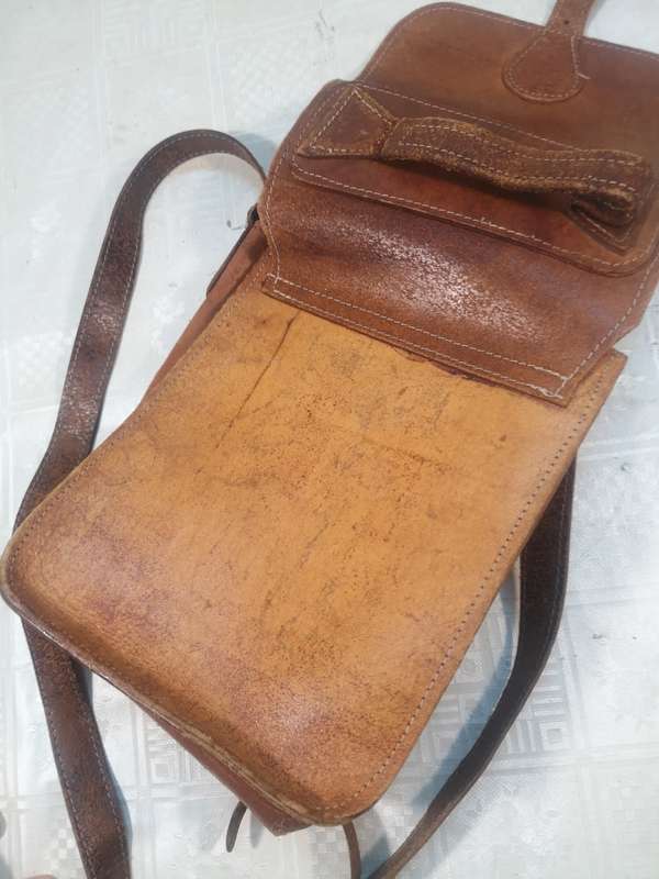 Vintage 1930s 30s brown heavy gauge leather messenger shoulder bag satchel hand stitched