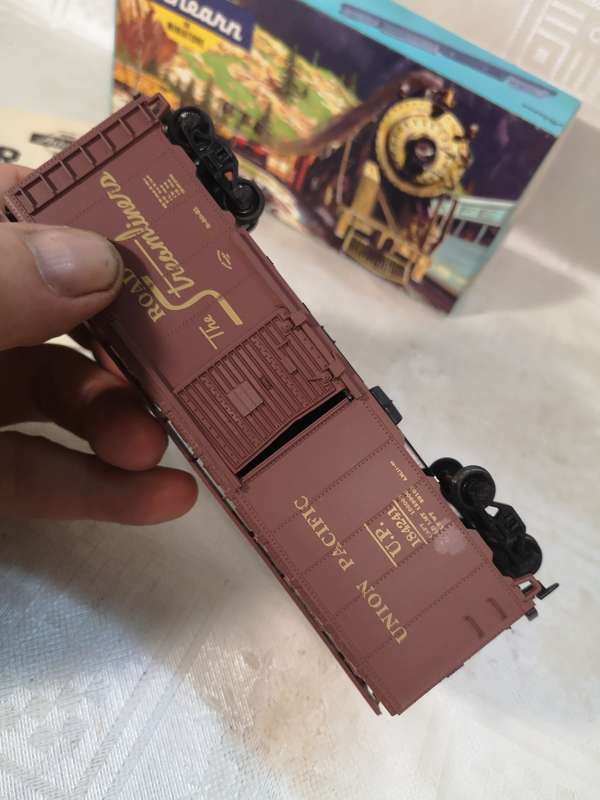 Vintage HO Scale Union Pacific Single Door Boxcar Complete with Booklet & Box