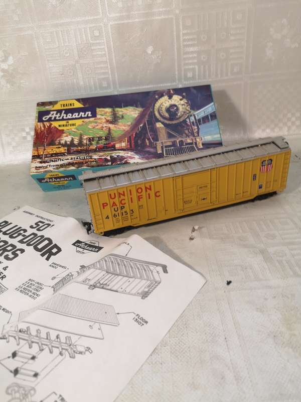 HO Scale Union Pacific SD-9 Loco/Car 2 OF 2