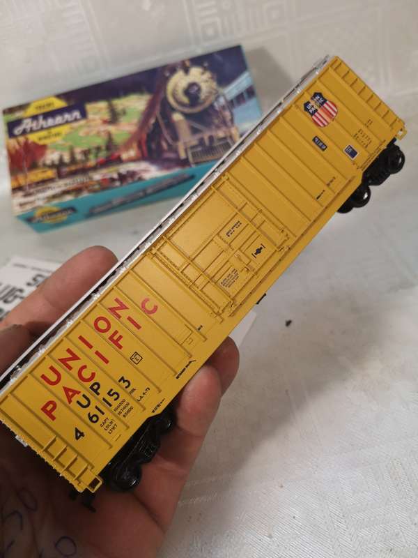 HO Scale Union Pacific SD-9 Loco/Car 2 OF 2