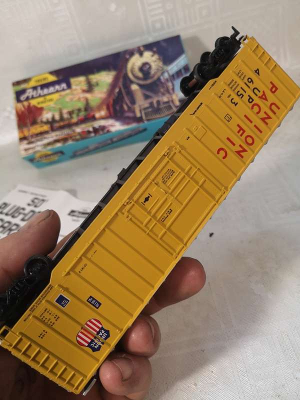 HO Scale Union Pacific SD-9 Loco/Car 2 OF 2