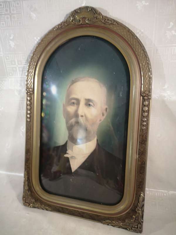 Magnificent Antique Convex Bubble Glass - Wood Gold Gilt Oval Picture Frame of a Aristocrat