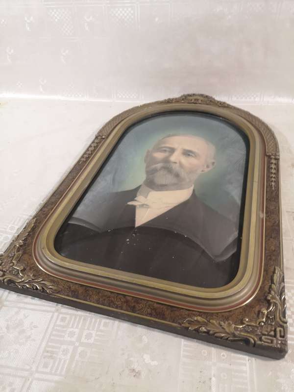 Magnificent Antique Convex Bubble Glass - Wood Gold Gilt Oval Picture Frame of a Aristocrat