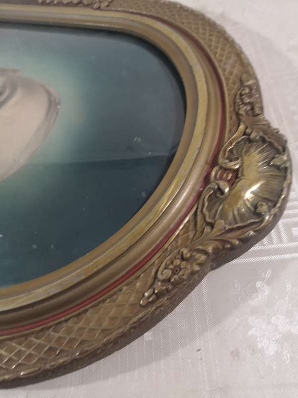 Magnificent Antique Convex Bubble Glass - Wood Gold Gilt Oval Picture Frame of a Aristocrat