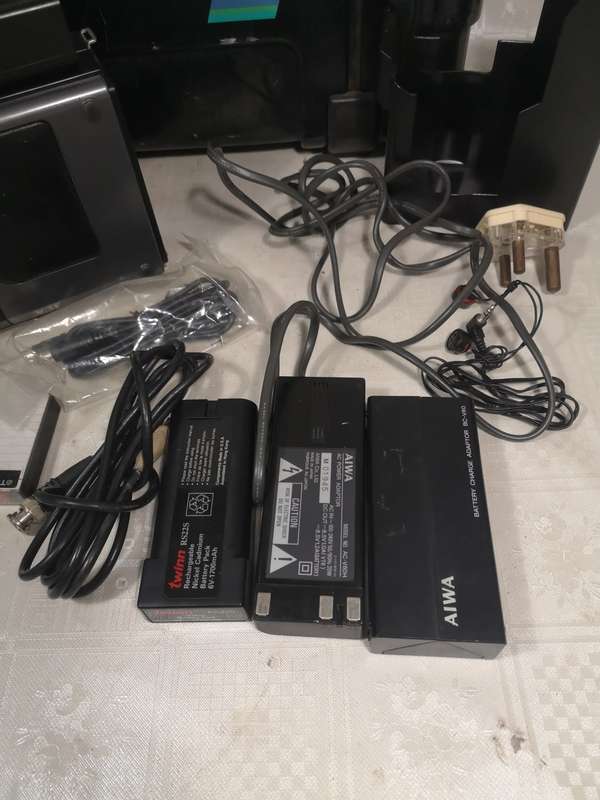VINTAGE AIWA ANMAX 8 AF PROFESSIONAL VIDEO CAMERA COMPLETE BUNDLE IN CASE - TESTED STILL WORKING