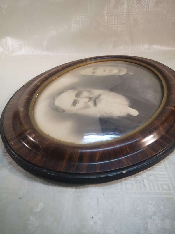 Oval Antique Wooden Bubble Glass Convex Wood Frame with Old Couple Photo 1 of 2
