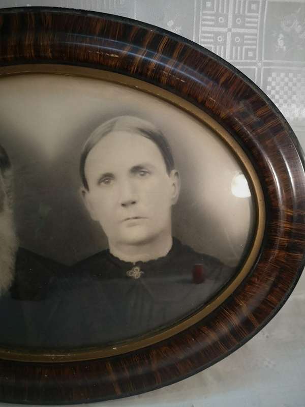 Oval Antique Wooden Bubble Glass Convex Wood Frame with Old Couple Photo 1 of 2