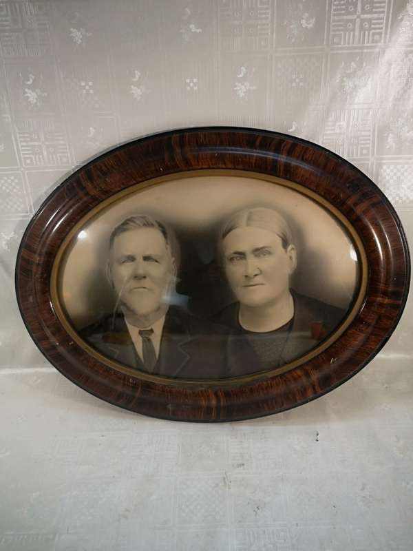 Oval Antique Wooden Bubble Glass Convex Wood Frame with Old Couple Photo 2 of 2