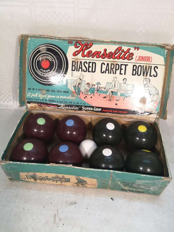 Awesome Vintage Henselite Biased Junior Carpet Bowls in Original Box