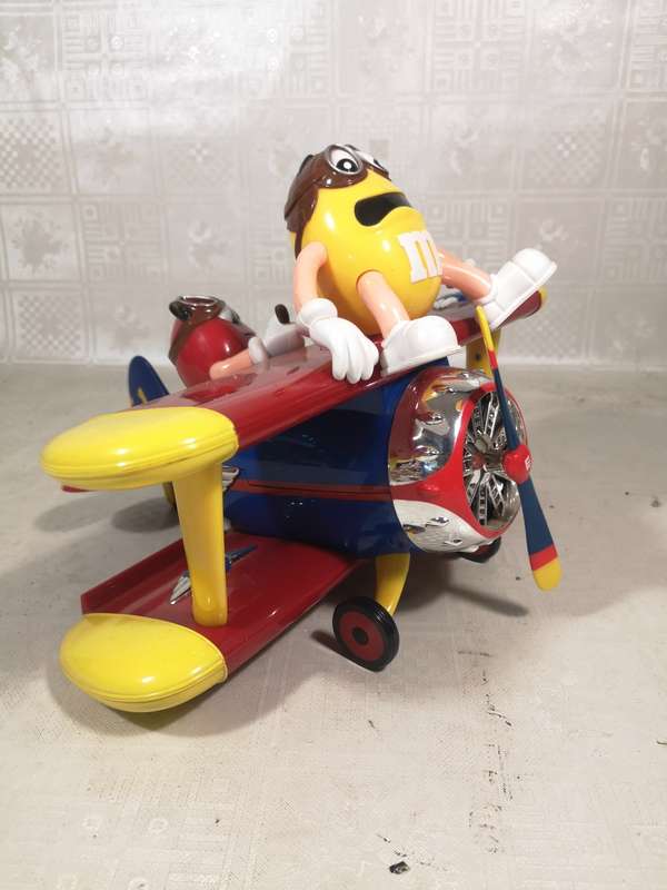 RARE!! M&M`S SWEET CANDY BIG DISPENSER YELLOW AVIATOR BI-PLANE AIRPLANE