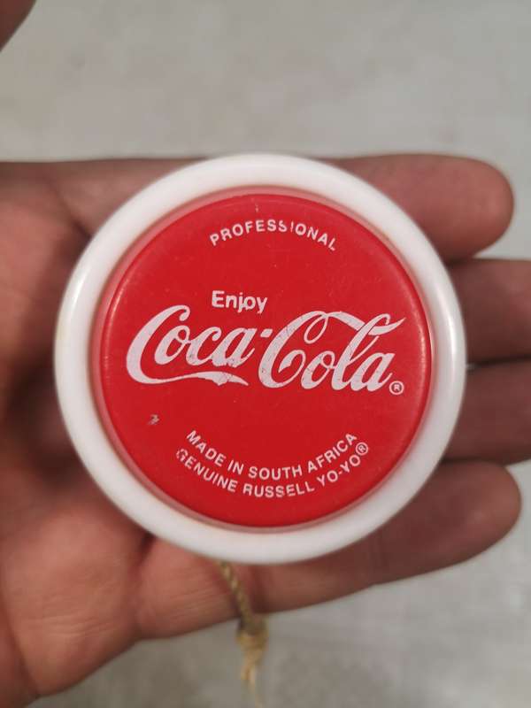 STUNNING VINTAGE GENUINE RUSSELL PROFESSIONAL COCA COLA YOYO