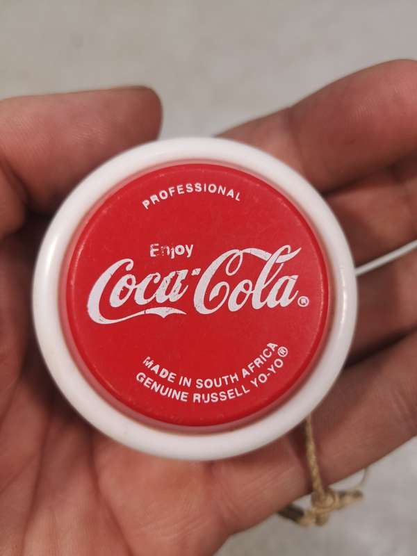 STUNNING VINTAGE GENUINE RUSSELL PROFESSIONAL COCA COLA YOYO