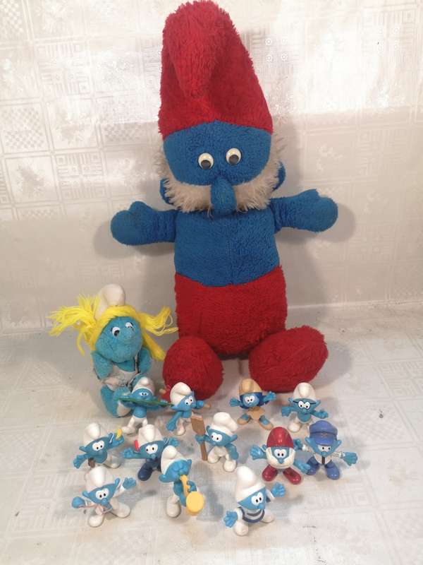 VERY LARGE VINTAGE SMURF COLLECTION