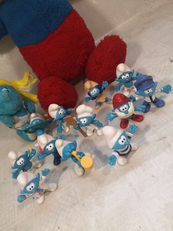 VERY LARGE VINTAGE SMURF COLLECTION