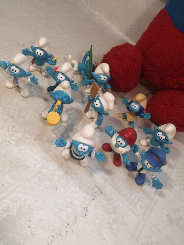 VERY LARGE VINTAGE SMURF COLLECTION