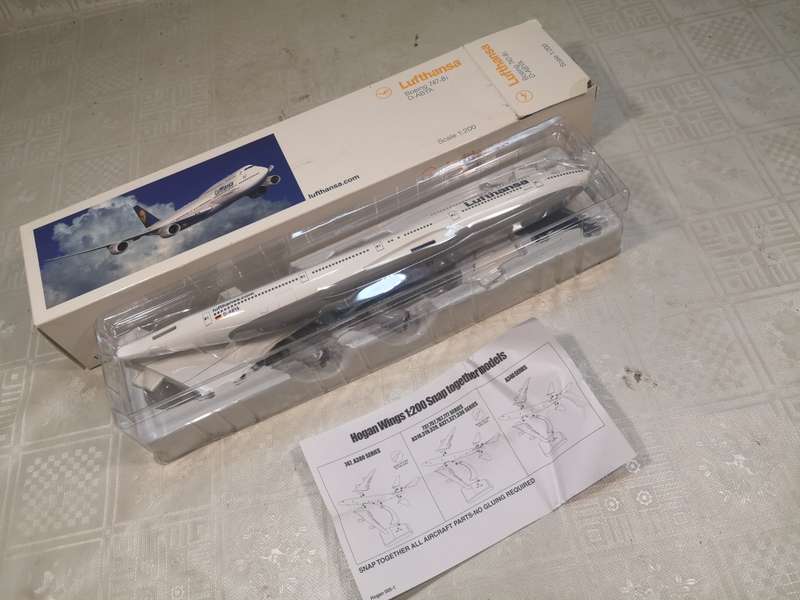 LARGE LUFTHANSA BOEING 747-8I D-ABYA DIE CAST MODEL 1/200 WITH STAND - NEW UNBUILD