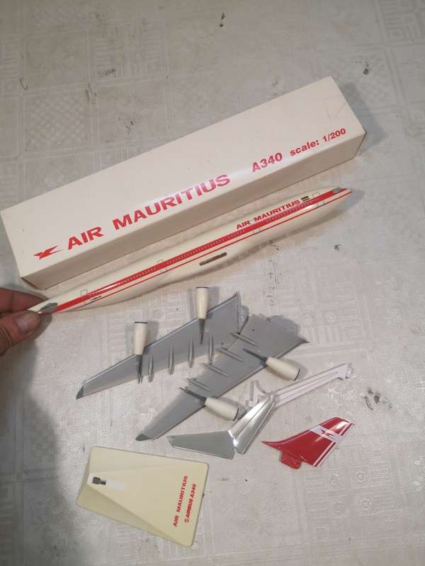 LARGE AIR MORITIUS AIRBUS A340 DIE CAST MODEL 1/200 WITH STAND - NEW UNBUILD