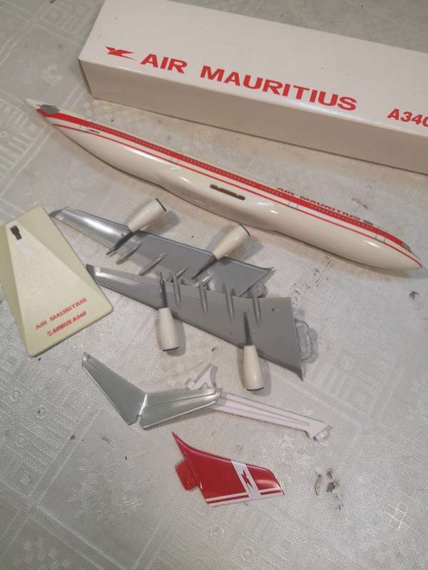 LARGE AIR MORITIUS AIRBUS A340 DIE CAST MODEL 1/200 WITH STAND - NEW UNBUILD