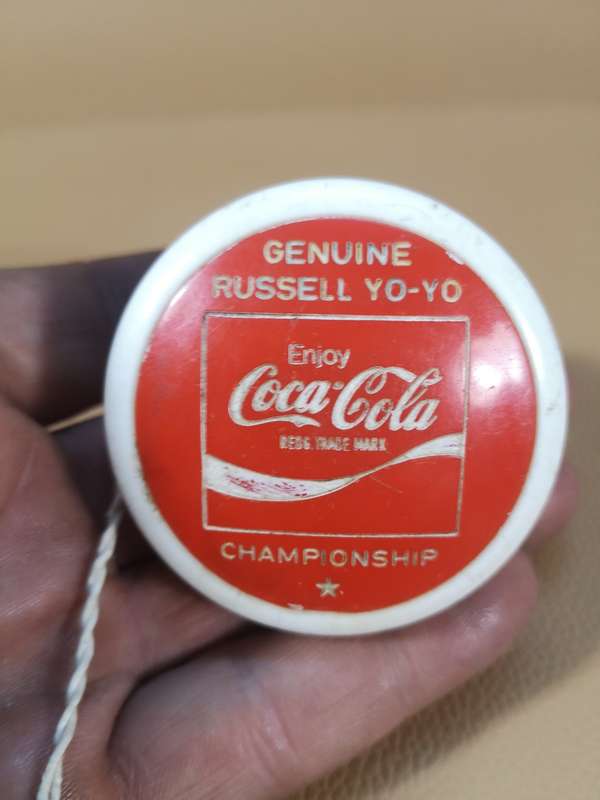 ULTRA RARE!! COCA-COLA GENUINE RUSSELL CHAMPIONSHIP 1970S YO-YO SLIMLINE SHAPE IN AFR AND ENG